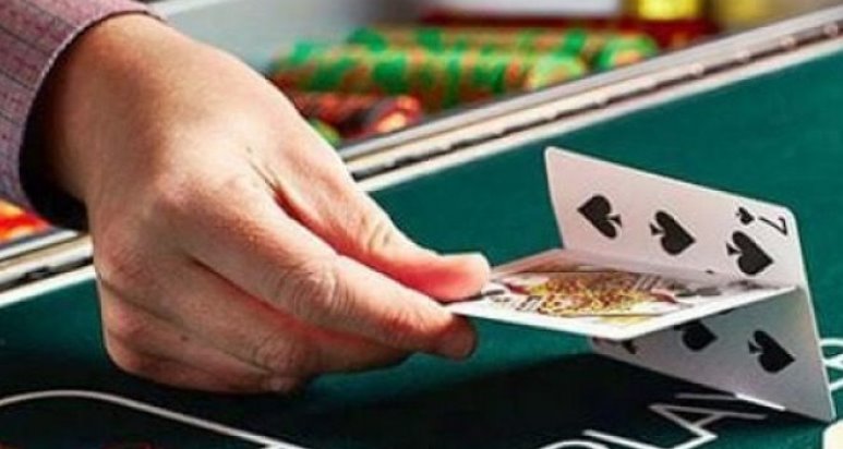 chơi bài baccarat kiếm tiền